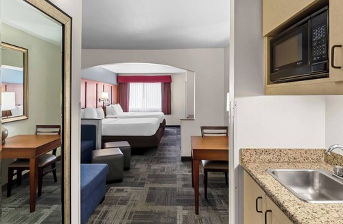 Englewood Hotel | Your Perfect Denver Base: Modern Comfort Near Downtown, Mall & Hiking Trails
