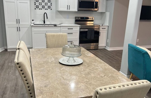 LaSalle House | Your perfect home /free coffee /free parking