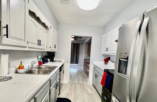Universal City House | Your Perfect Retreat 4BR w/ POOL!
