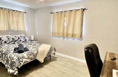 Universal City House | Your Perfect Retreat 4BR w/ POOL!