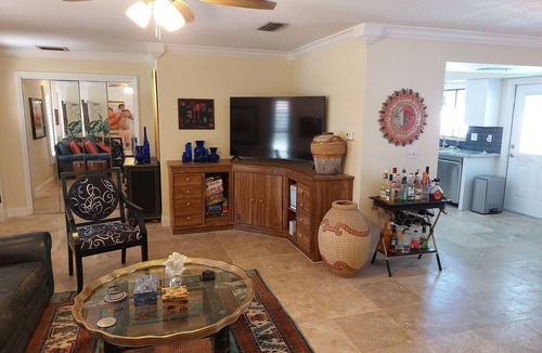 Jungle Terrace House | Your Perfect Winter Getaway! 3br, 2ba with POOL