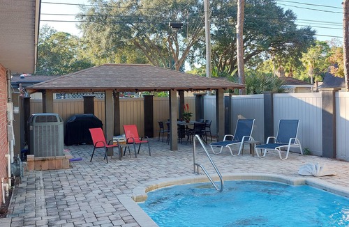 Jungle Terrace House | Your Perfect Winter Getaway! 3br, 2ba with POOL