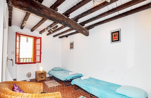 Estagel House | Your practical vacation home in Estagel.