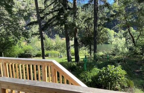Merlin House | Your Private Oasis on the Rogue River
