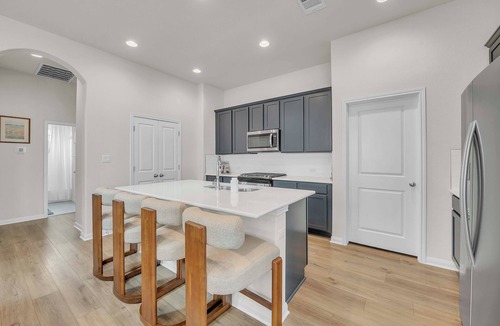 Hutto House | Your Private Oasis- 3 Bedrooms, 3 Bathroom of Pure luxury! Elegant and Spacious.