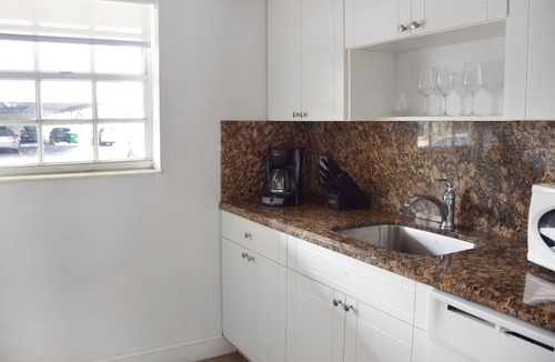 Key Biscayne Apartment | Your Relaxing Getaway Awaits! 2 Modern Rooms, Private Beach Access, Pool Access