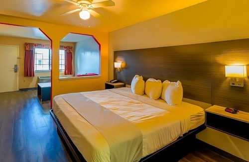 Sweet Home Hotel | Your Relaxing Getaway Awaits! With Outdoor Pool Access, and Free Parking!