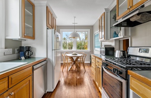 Cannonborough Elliotborough Apartment | Your Rooftop Haven | Sunset Suite Serenity