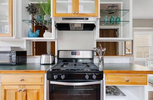 Cannonborough Elliotborough Apartment | Your Rooftop Haven | Sunset Suite Serenity