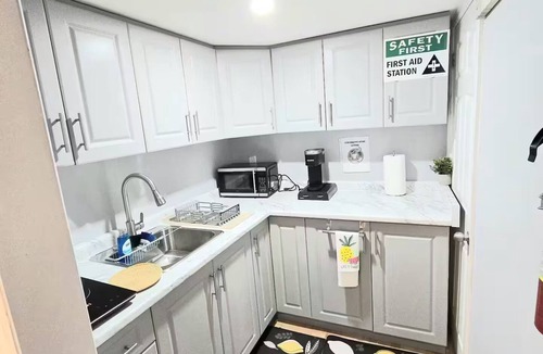 London Apartment | Your Serene Retreat in a Charming Neighborhood!