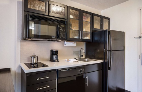 Santa Clara Hotel | Your Silicon Valley Home Base! A short drive to Santa Clara Convention Center!