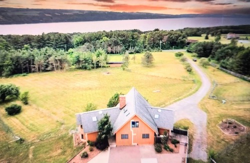 Skaneateles House | Your Skaneateles All - Seasons Mountain & Water View Chalet Getaway!