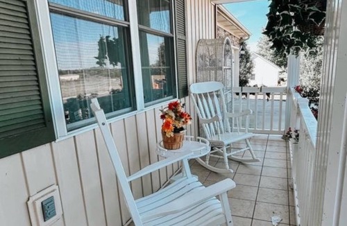 Murphysboro House | Your Small Town Getaway-Alex Lane Fairytale Stay
