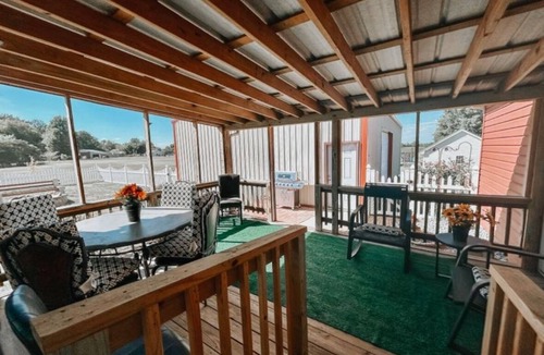 Murphysboro House | Your Small Town Getaway-Alex Lane Fairytale Stay