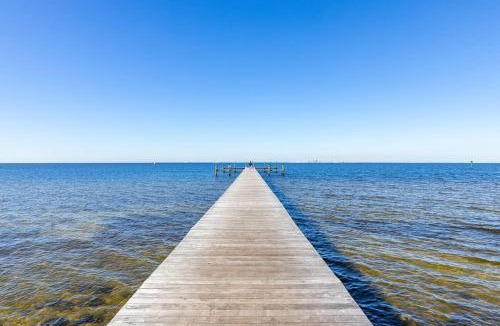 Ruskin Apartment | Your stay on the Bay!