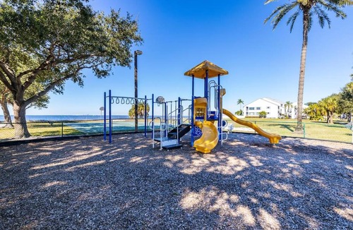 Ruskin Apartment | Your stay on the Bay!