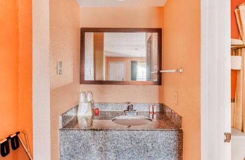 Channelview House | Your Stylish Texas Getaway! 2 Relaxing Units, Free Parking, Pets Allowed!