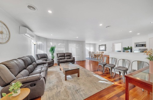 Tarneit House | Your Tarneit Escape - 4BR Home with Pool & BBQ