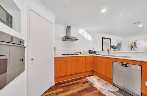 Tarneit House | Your Tarneit Escape - 4BR Home with Pool & BBQ