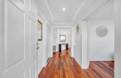 Tarneit House | Your Tarneit Escape - 4BR Home with Pool & BBQ