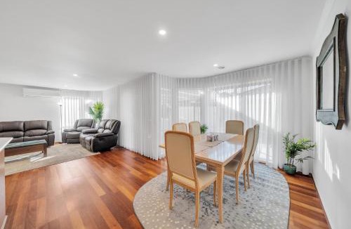 Tarneit House | Your Tarneit Escape - 4BR Home with Pool & BBQ