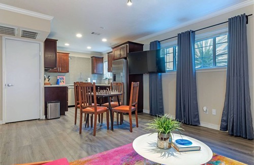 South Central Houston Apartment | Your TMC Flats! Sleeps 44, 22BR, 11BA, 9PA ⭐️⭐️⭐️⭐️⭐️