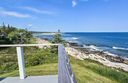 Georgetown House | Your Tranquil Indian Point Retreat with Breathtaking Views & Beach Access