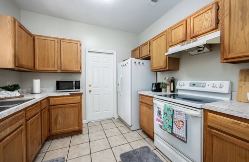 Gainesville House | Your UF Getaway: 1 Block from Campus & Stadium - 4 BD Haven