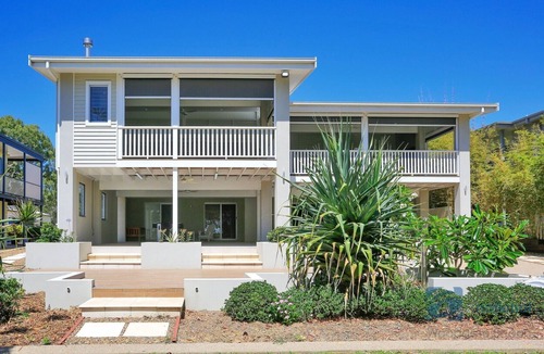 Woodgate House | Your Ultimate Beach Front Holiday