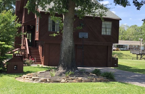 French Quarter House | Your vacation home on the lake with its own private covered dock!