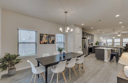 Cedar Crest House | Your Vibrant Dallas Getaway Home