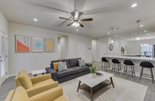 Cedar Crest House | Your Vibrant Dallas Getaway Home