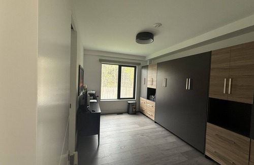 Clarkson-Lorne Park House | Your world cup oasis by the lake.