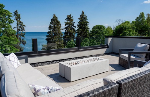 Clarkson-Lorne Park House | Your world cup oasis by the lake.