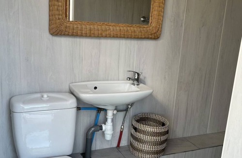 Crechets Bed & Breakfast | Yourte Bosquet with hot tub