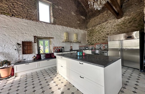 Dompierre-les-Eglises House | Yourte Lune - Château de Dompierre