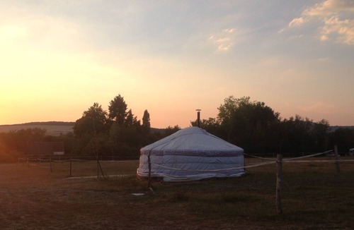 Saint-Leger-sur-Dheune RV Rental | Yourte Mongole