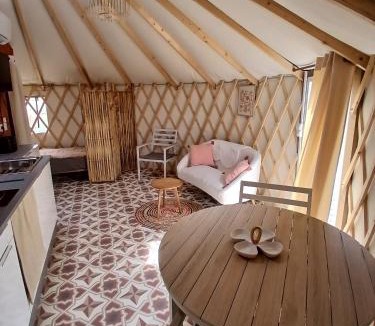 Clermont-Creans Ski Chalet | Yourte Terracotta Les Belles Ouvrières