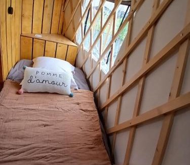 Clermont-Creans Ski Chalet | Yourte Terracotta Les Belles Ouvrières