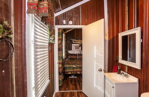 Benton Hotel | Yowie Cabin