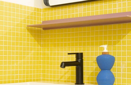 Queen Village Apartment | Yowie - Suite 306 Hideaway King