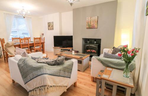 Rhiwbryfdir House | Yr Adfa The Retreat