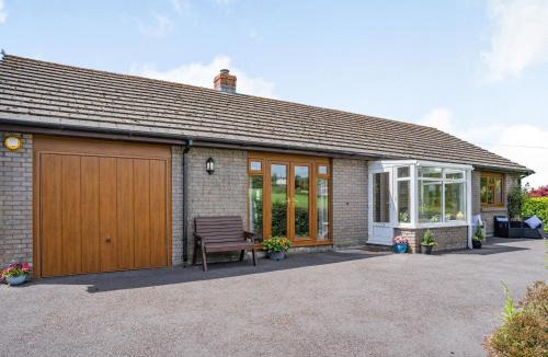 Llanedy House | Yr Hen Ffald