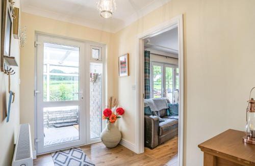 Llanedy House | Yr Hen Ffald