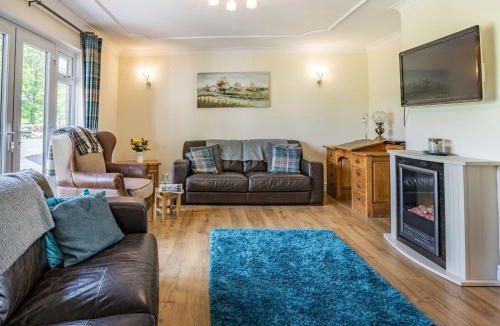 Llanedy House | Yr Hen Ffald