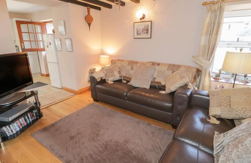 Henryd House | Ysgubor Newydd