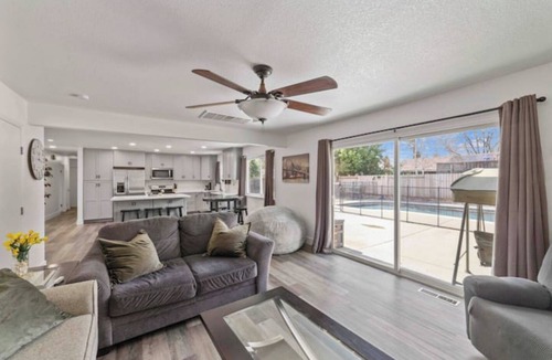 Yuba City Apartment | Yuba City Front Unit 5 beds 1 bath with Shared Pool, Laundry, Backyard