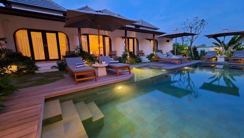 Beraban Hotel | YUGA NYANYI SUITE Boutique Hotel with Pool & Ricefield View