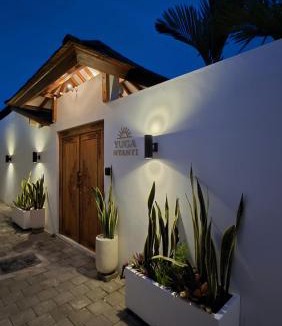 Beraban Hotel | YUGA NYANYI SUITE Boutique Hotel with Pool & Ricefield View