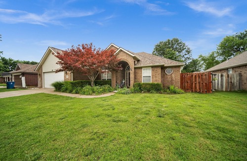 Bentonville House | Yurt Experience In Backyard W/Hot Tub/Game Room - 10 mins to Walmart AMP